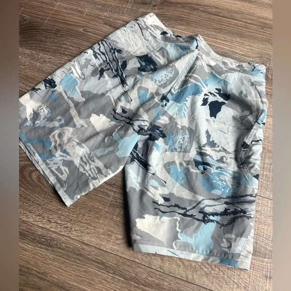 Under Armour Men's Camo Shorts - Gray and Blue NWT UPF 40 NWT - Picture 3 of 8